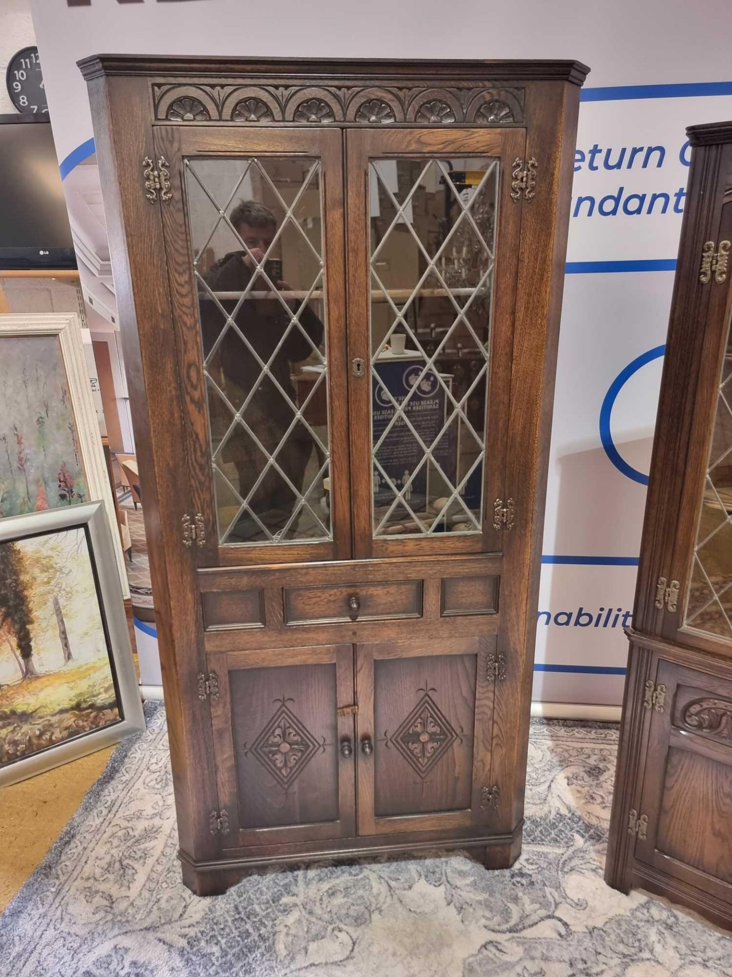 2 x Oak Corner Display Cupboards by Jaycee nicely carved throughout in the Jacobean manner with - Image 3 of 10