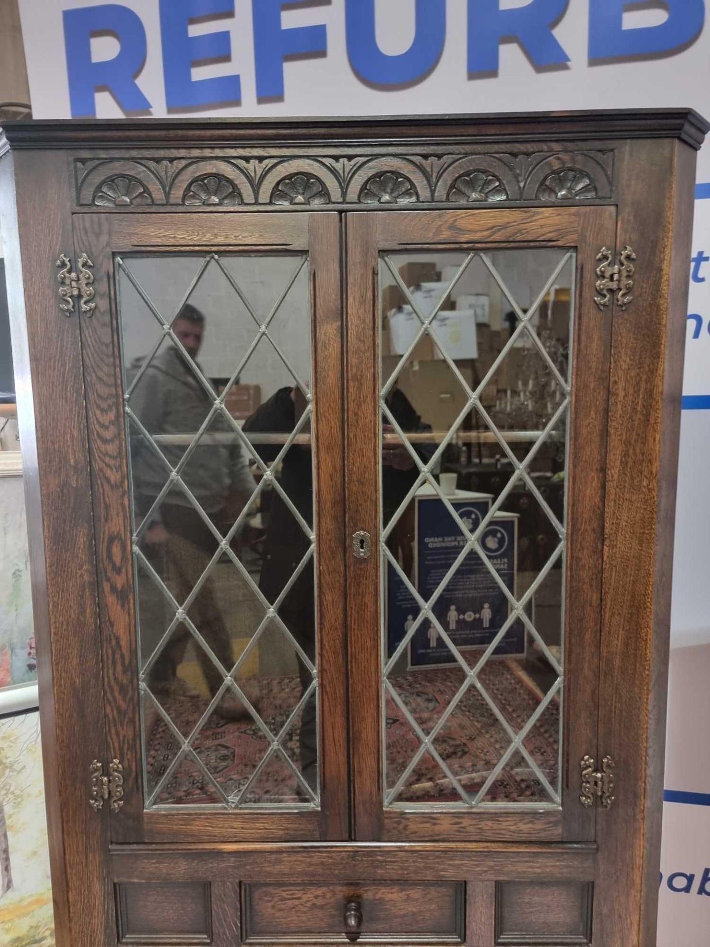 2 x Oak Corner Display Cupboards by Jaycee nicely carved throughout in the Jacobean manner with - Image 8 of 10