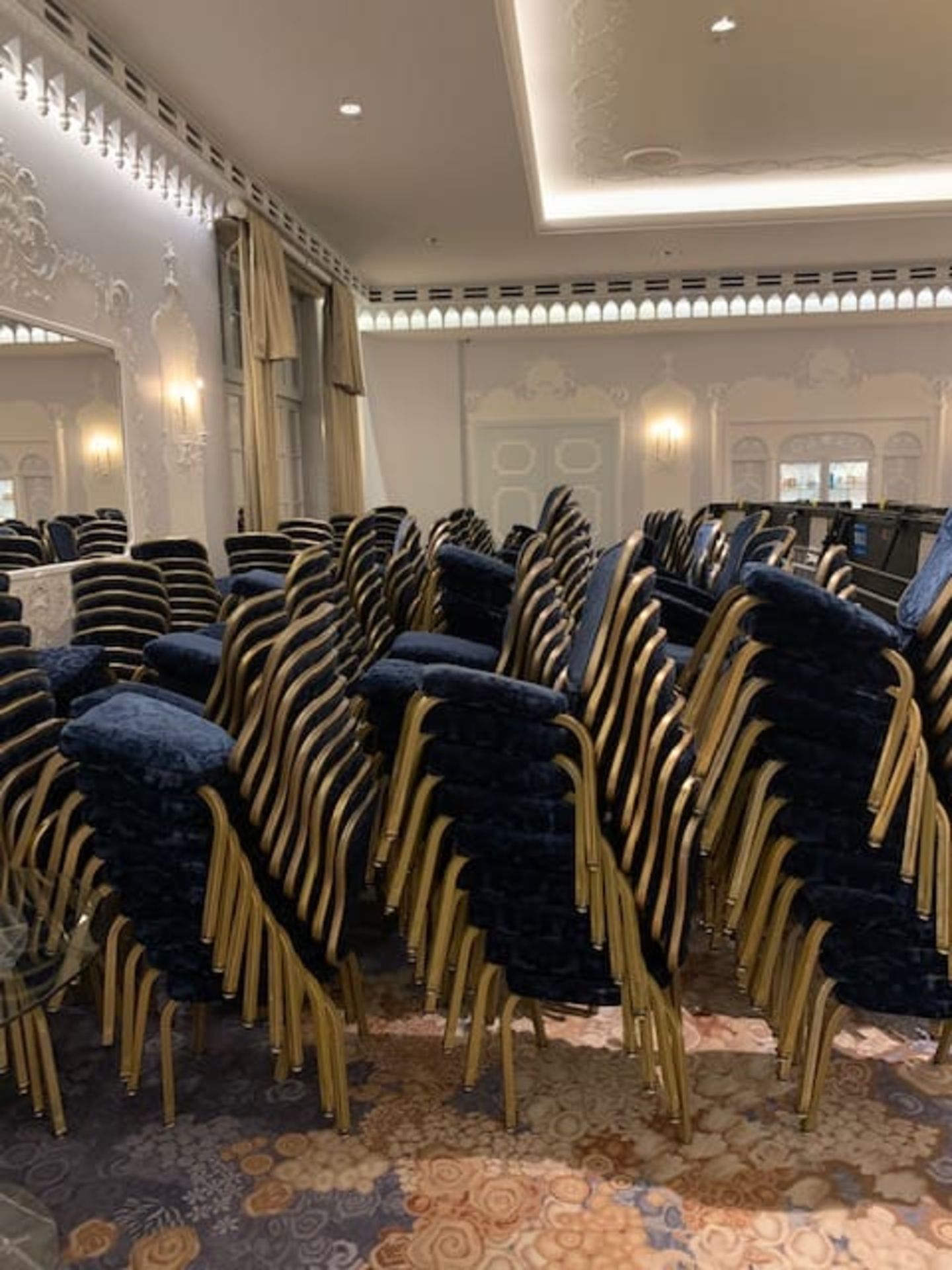 20 x Gasser USA premium stacking banquet chairs gold frame upholstered in blue damask Gasser's - Image 4 of 5