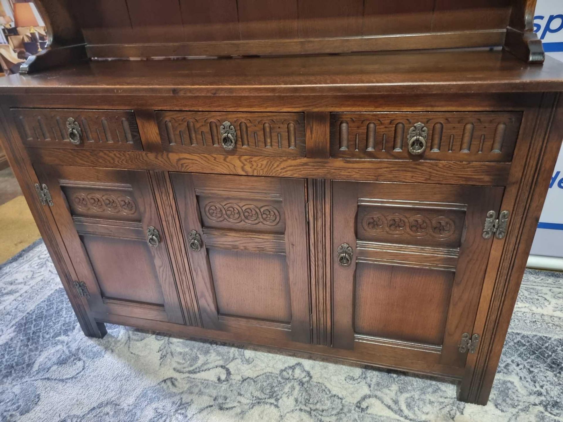 Wood Bros Old Charm Windsor Welsh Dresser The Design Inspiration For Old Charm Comes From The - Bild 6 aus 11