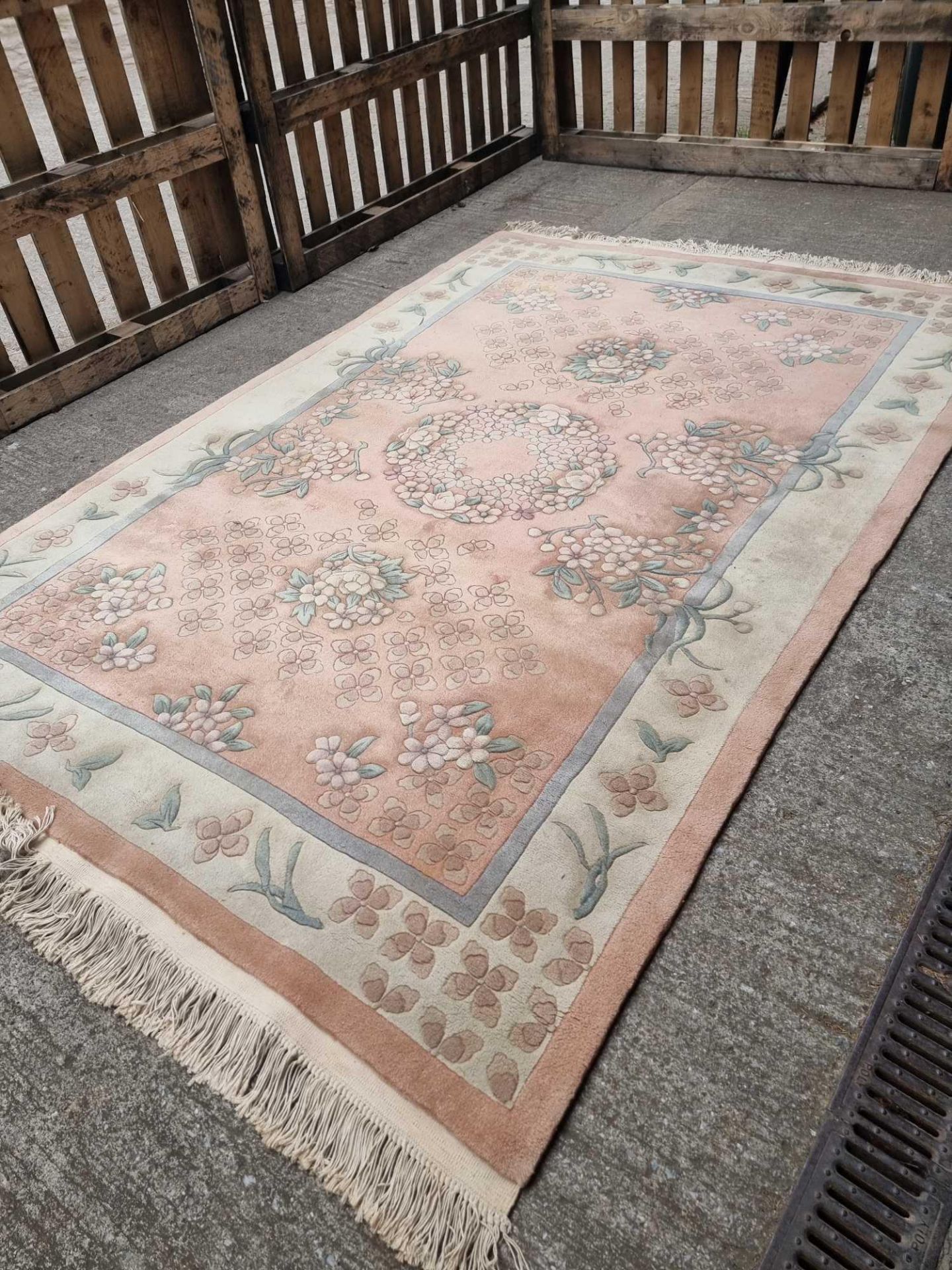 Oriental Style Thick Pile Wool Rug Woven In Pastel Floral Tones On Pale Pink Ground 268 x 180cm - Bild 5 aus 5