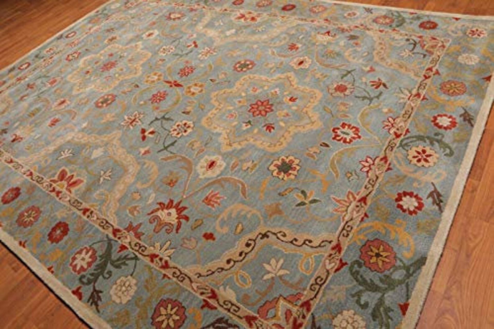Handmade 100% Brand New Natural Wool Rug Unique Colour And Design Inspired From The Persian Floral
