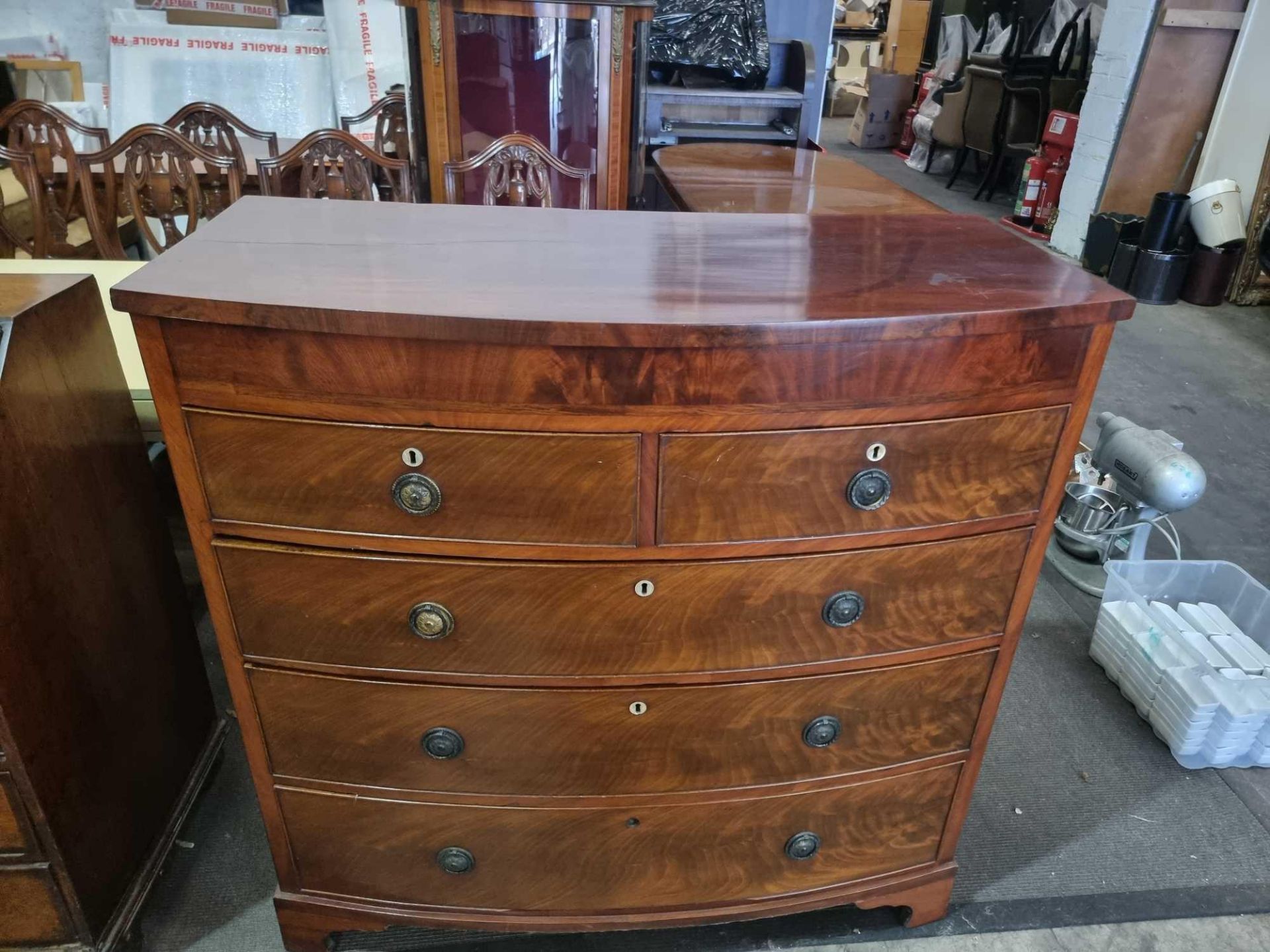 Regency Style Figured Mahogany And Satinwood Bow Front Chest Of Two Short Drawers Over Three Long - Bild 5 aus 7