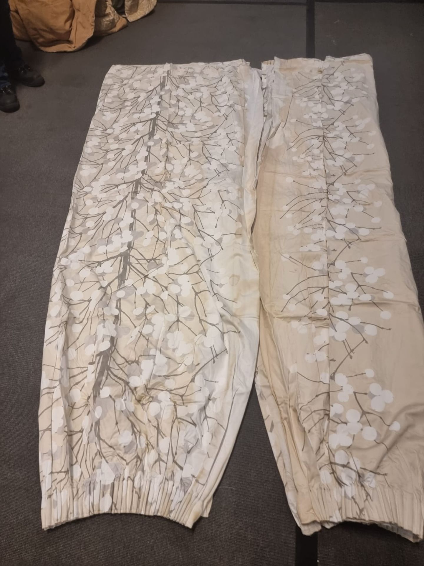 A pair of cream drapes silk with a budding tree pattern fully lined 90cm wide x 250cm drop [x2] - Image 5 of 5