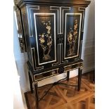 Restall Brown & Clennell English Georgian Style Black Lacquered Chinoiserie Gilded Cocktail
