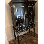 Restall Brown & Clennell English Georgian Style Black Lacquered Chinoiserie Gilded Cocktail
