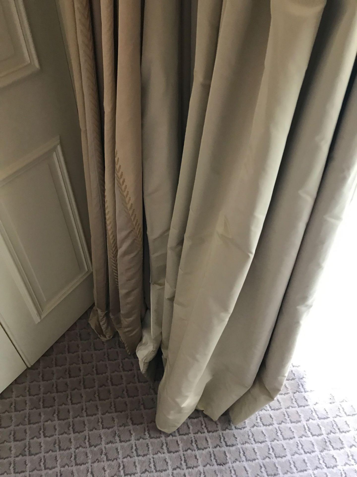 A Pair Of Gold Silk Drapes And Jabots With Tie Backs Span 255 x 280cm Room 610 - Image 3 of 3