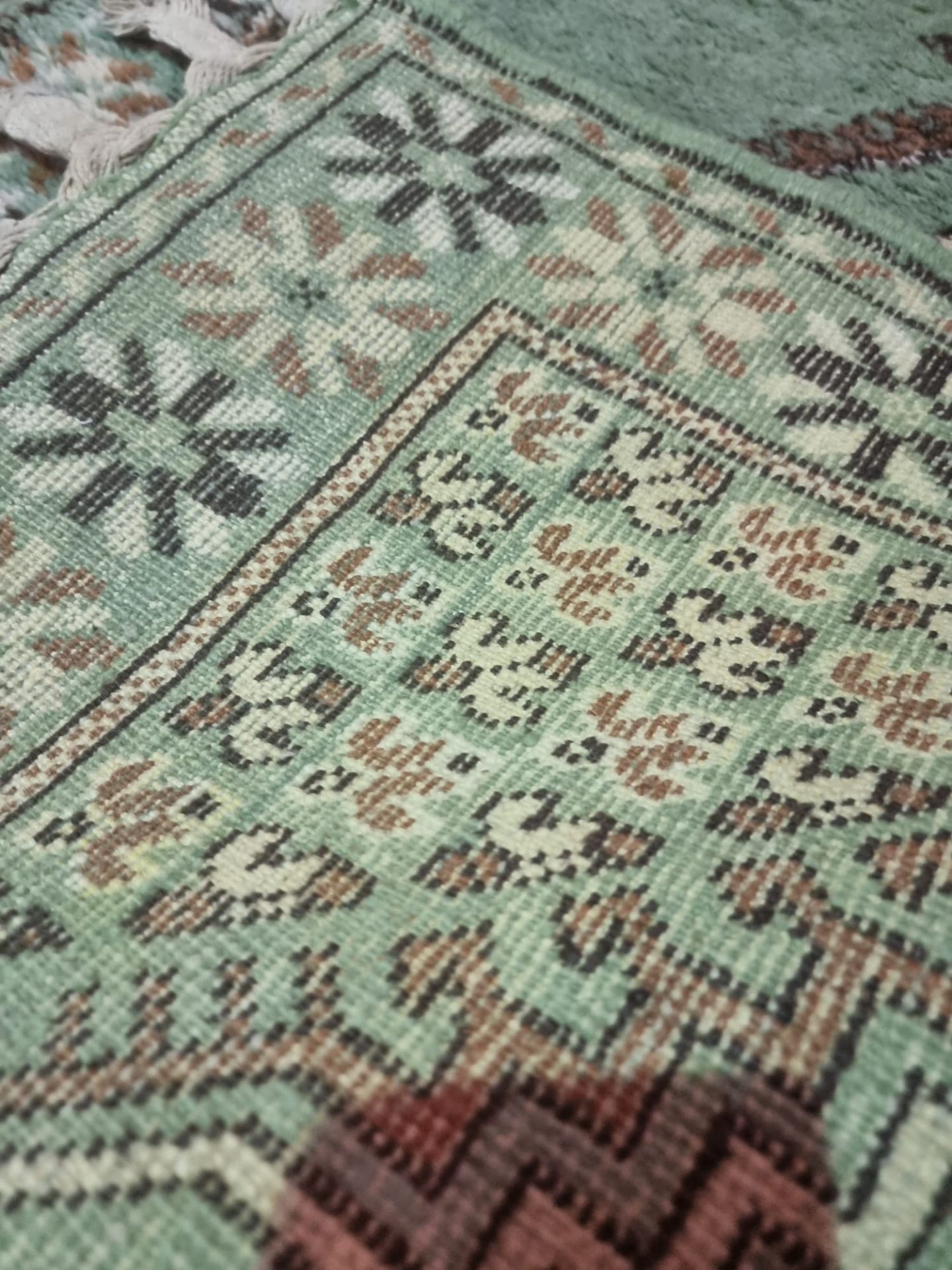 A Kirshehir Rug, Central Turkey the peppermint green field with a central hooked rhombus - Bild 4 aus 6