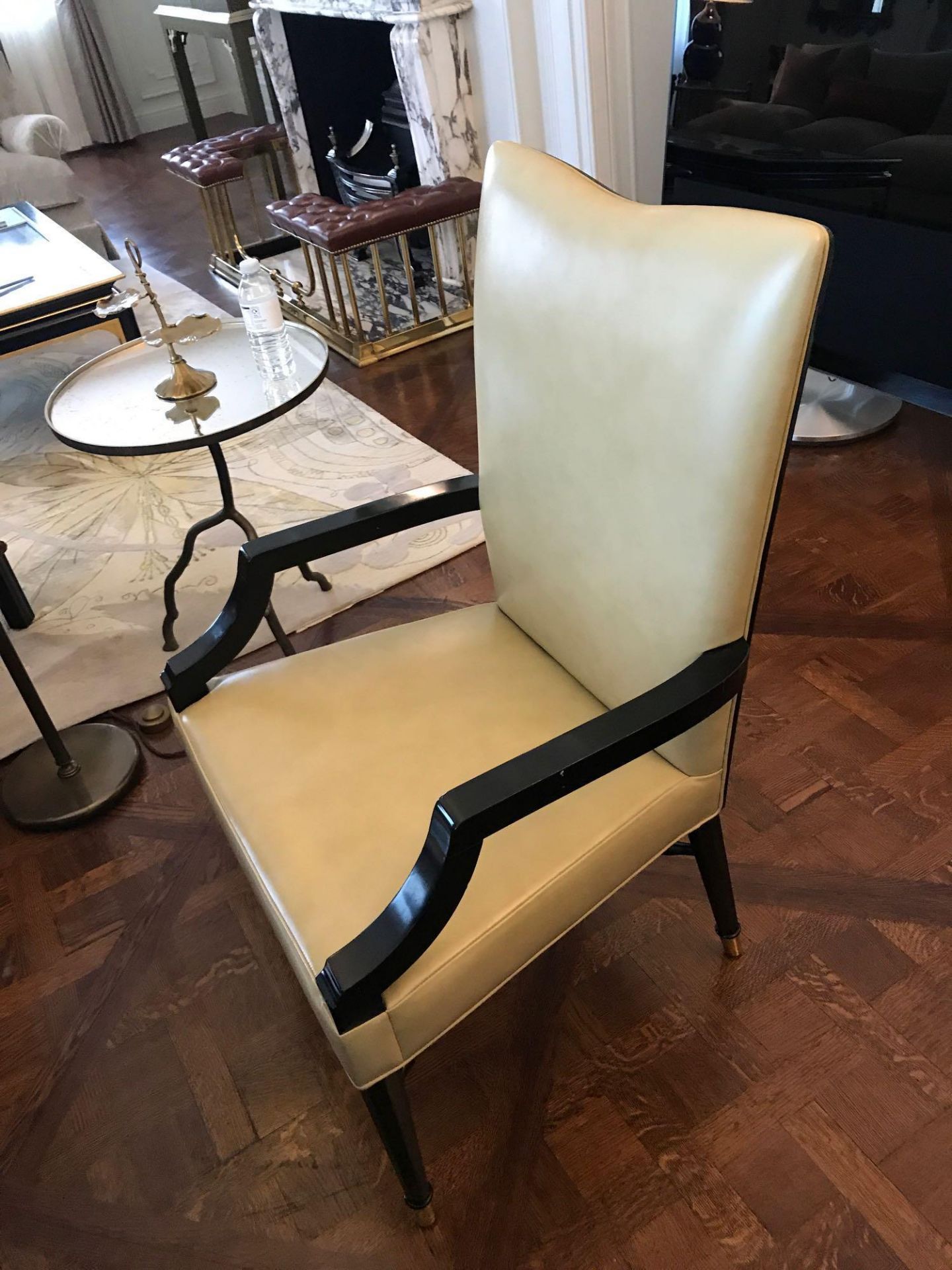 A Pair Of Cream Leather Armchairs 52 x 45 x 100cm Room 606/7 - Image 2 of 2