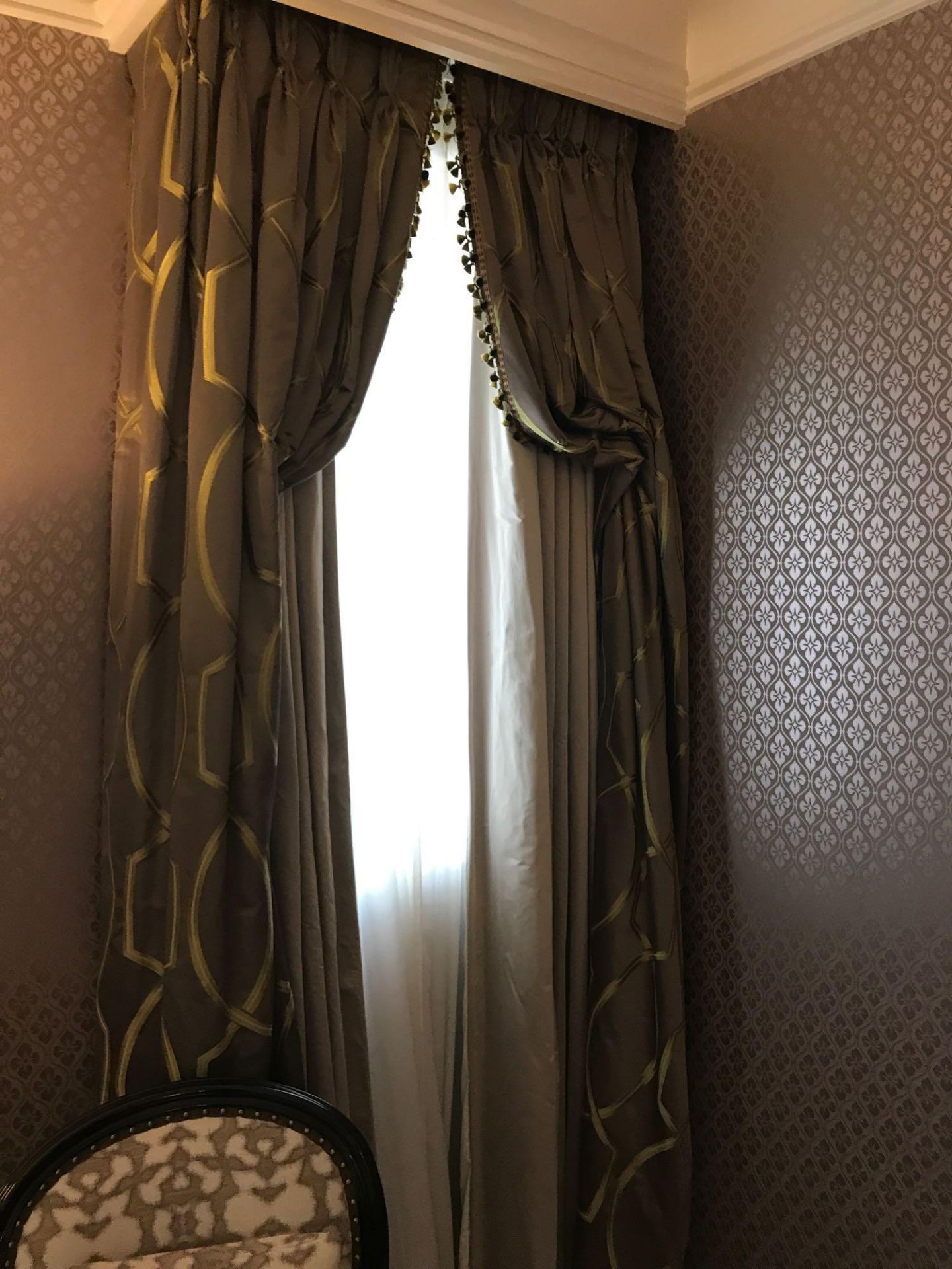 A Pair Of Silk Drapes And Jabots Green And Pattern With Tassel Detail 255 x 255cm Room 627 - Image 2 of 3