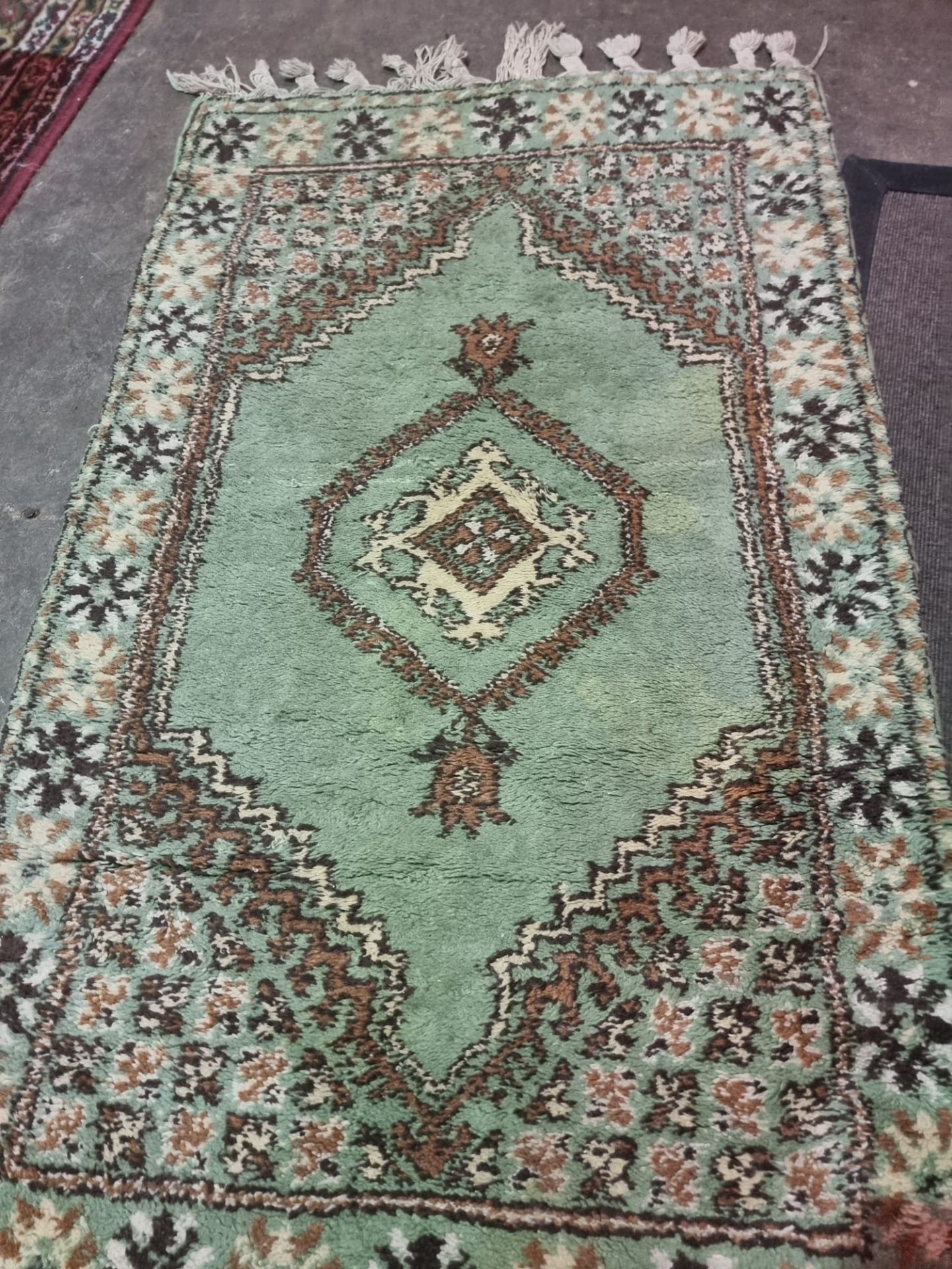 A Kirshehir Rug, Central Turkey the peppermint green field with a central hooked rhombus - Bild 3 aus 6