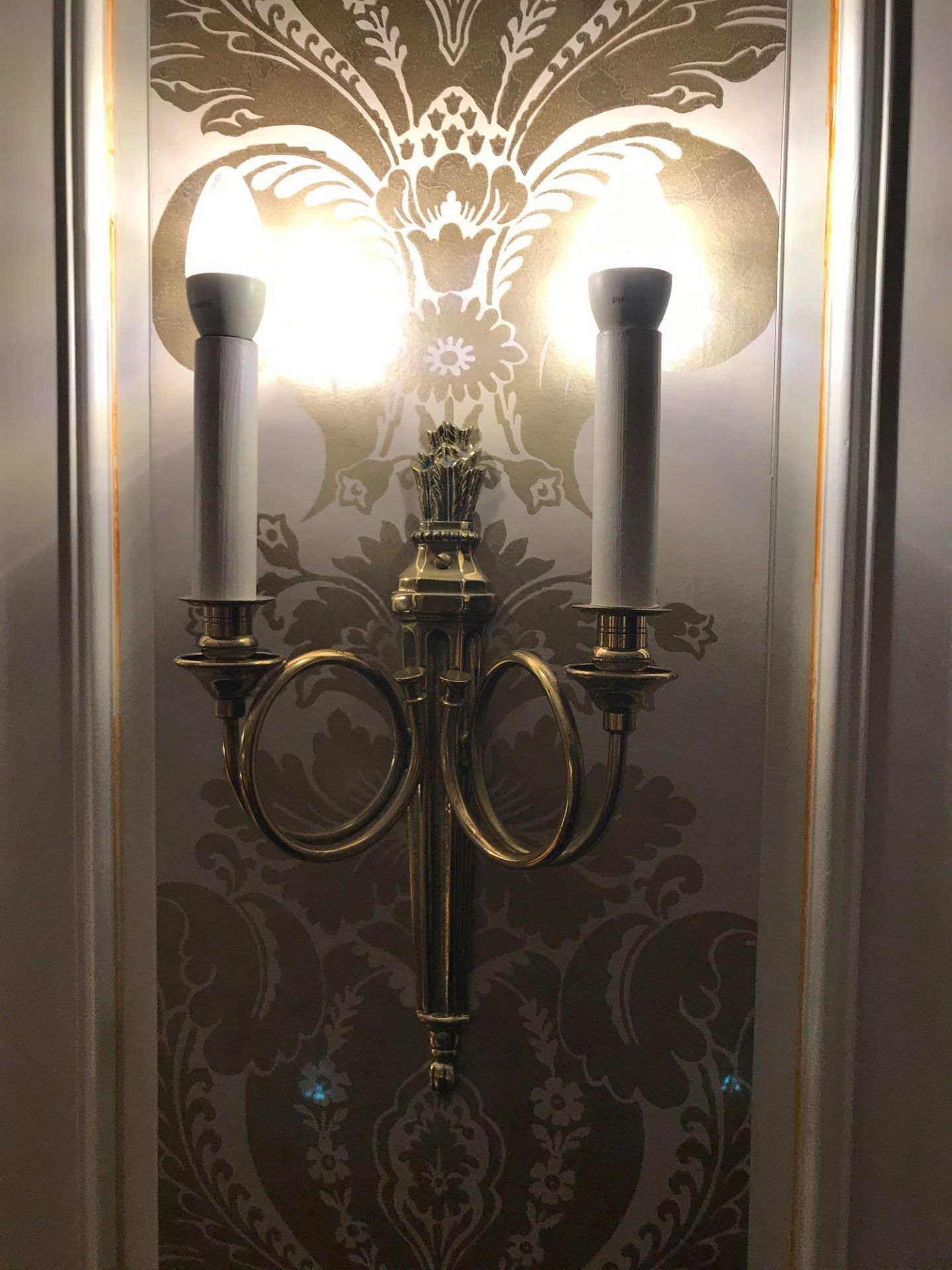 A Pair Of English Georgian Style Brass 2 Arm Wall Sconces With Vasiform Backplate Room 609