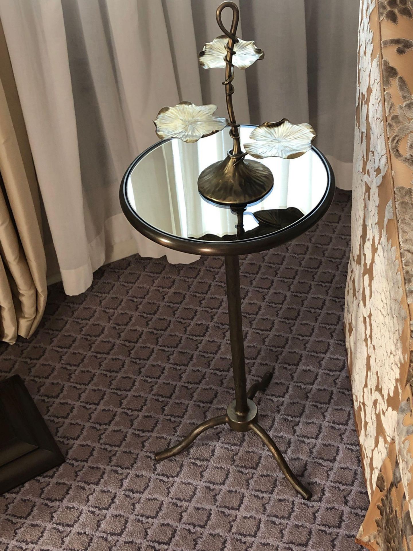 A Brass Tripod Base With Mirrored Top Side Table 32cm - Image 3 of 3