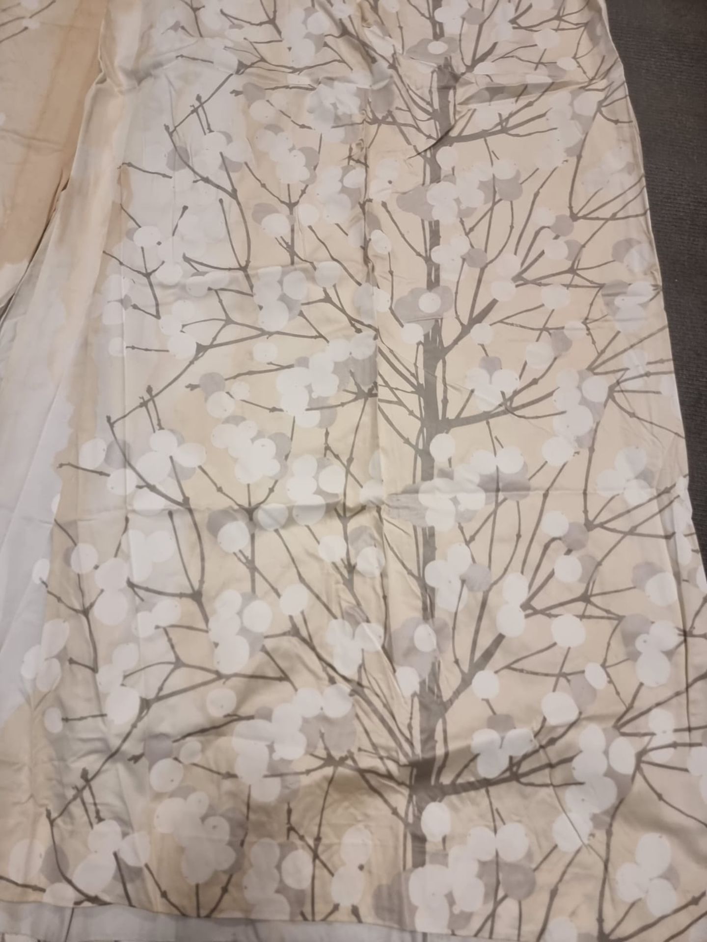 A pair of cream drapes silk with a budding tree pattern fully lined 90cm wide x 250cm drop [x2] - Image 3 of 5