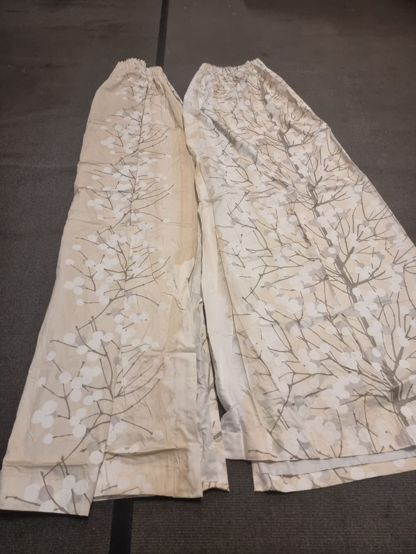 A pair of cream drapes silk with a budding tree pattern fully lined 90cm wide x 250cm drop [x2] - Image 2 of 5