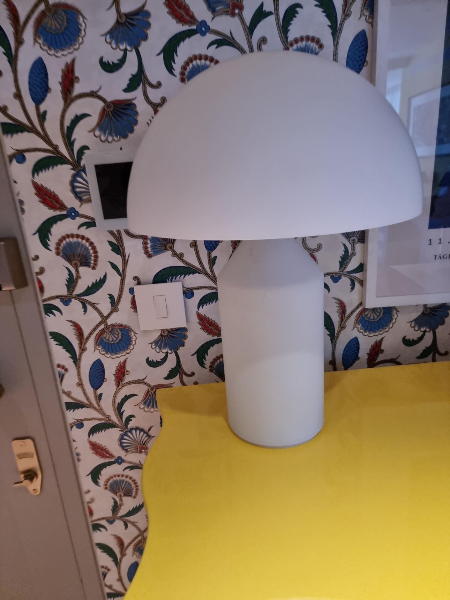 White Glass Lamp (Apt 16)