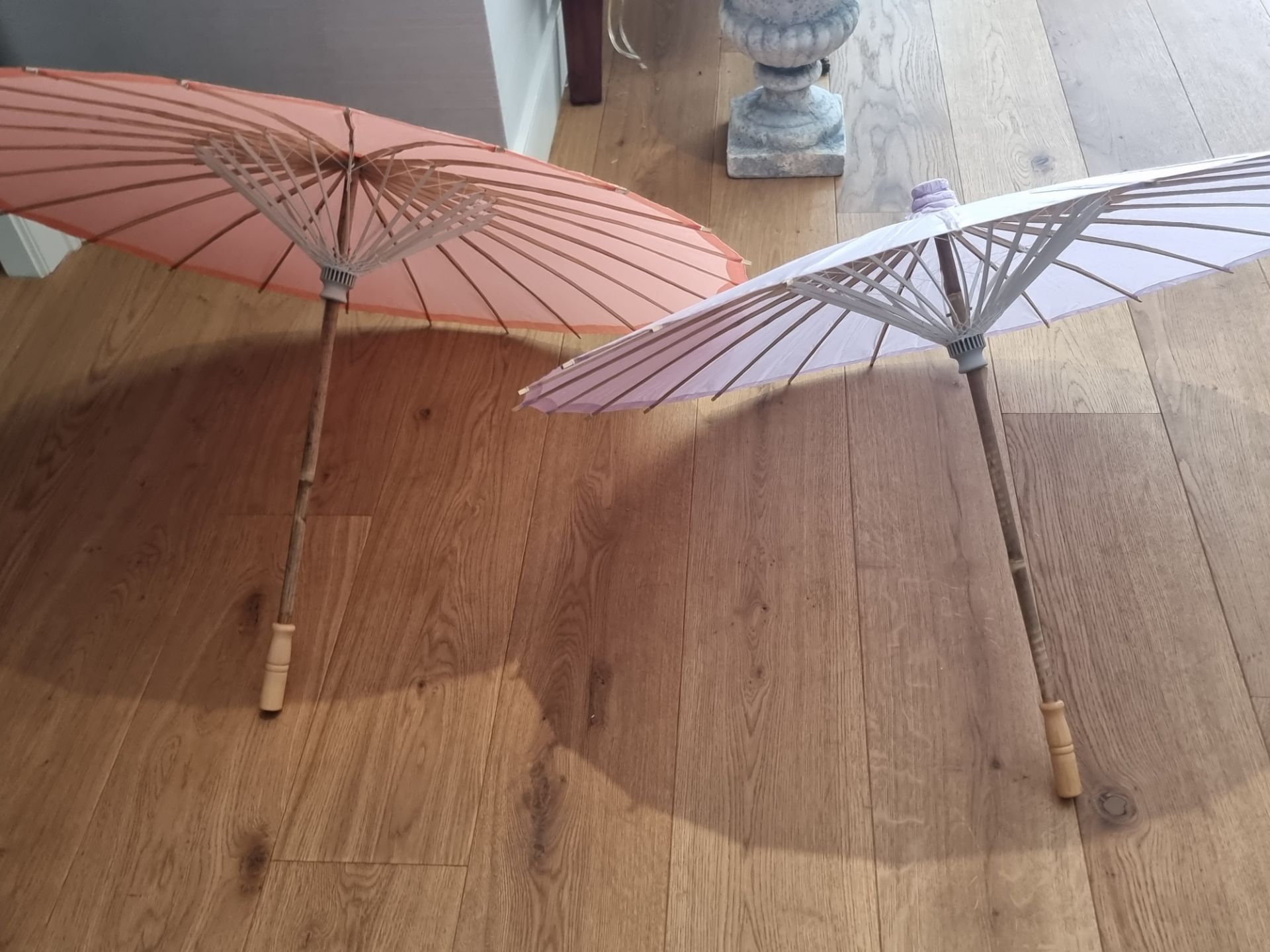 2 x Chinese Paper And Bamboo Parasols With Elegant Handle Painted Rice Paper Parasols Manual - Image 5 of 5