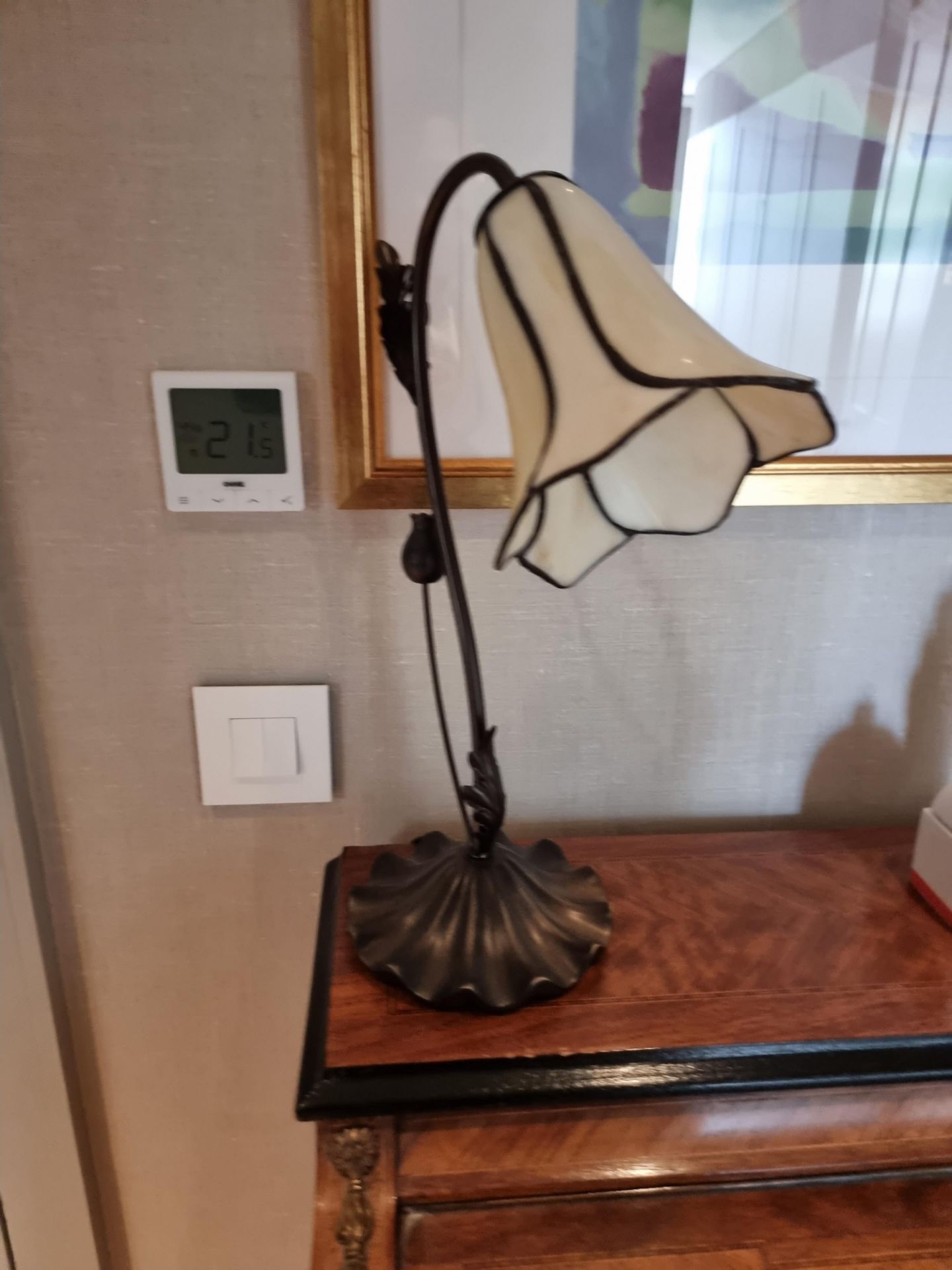 Judy Tiffany Table Lamp A classis swan neck Tiffany Lamp with a delightful floral design. - Image 2 of 2