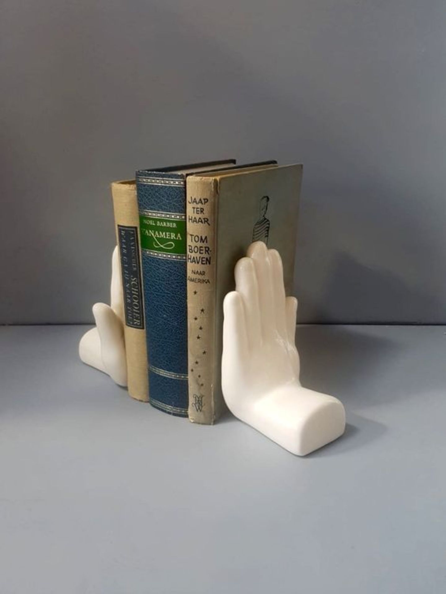 Vintage 1970s White Ceramic Hand Shaped Bookends (Apt 16)