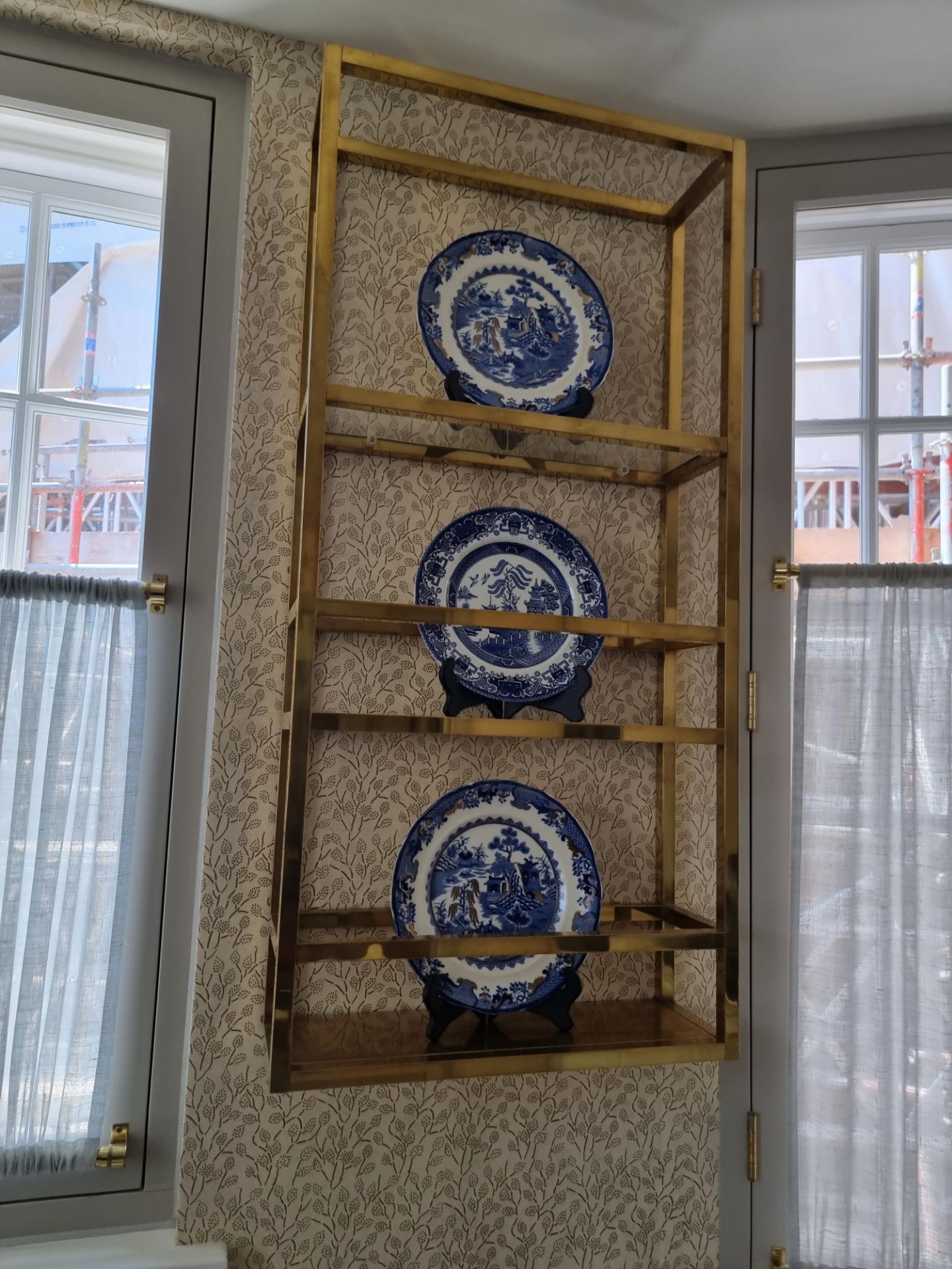 Masons Ironstone 'Willow' Blue and White Dinner Plates (Apt 1)