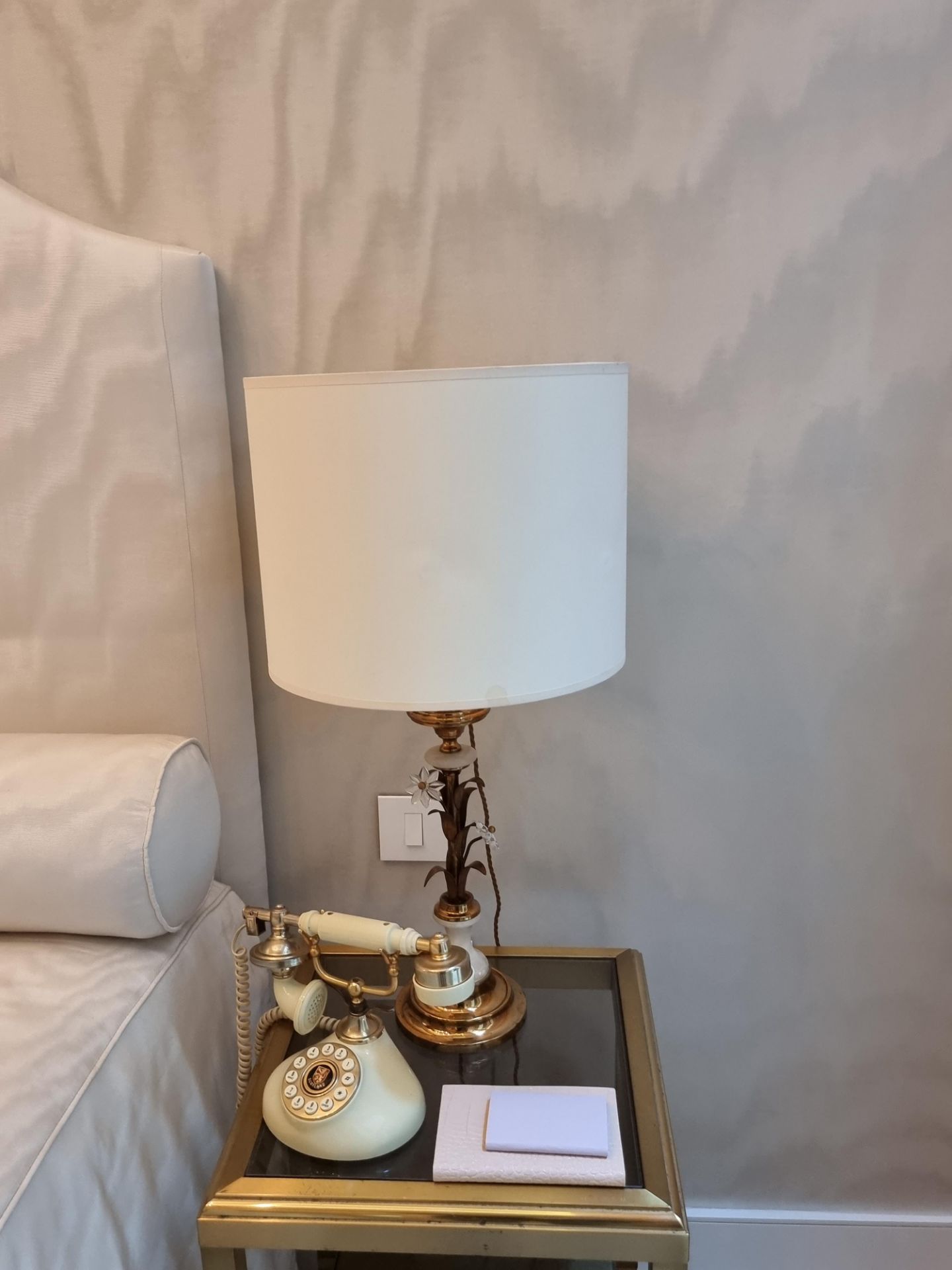 A Pair of crystal and alabaster table lamp by Banci Firenze Florentine Italian 1950 The total height - Image 3 of 3
