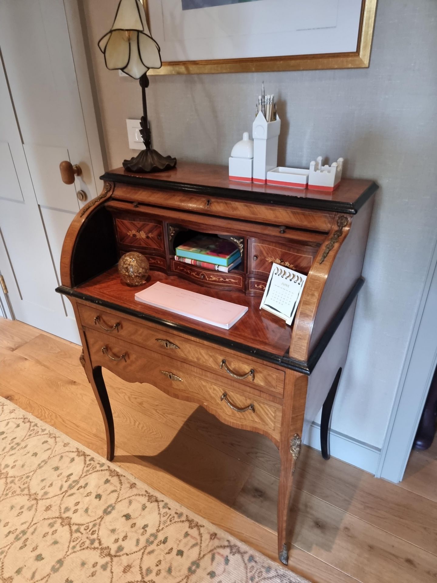 Stunning French Louis XV style desk bureau du roi  hand crafted from kingwood desk top rolls open to - Image 3 of 7