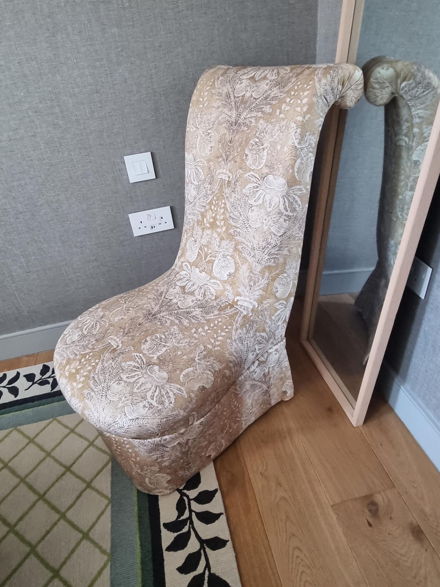 A Victorian Slipper Chair Reupurposed with a Seven Upholstery Damask Slipcover Bedroom Chair   ( - Bild 3 aus 6