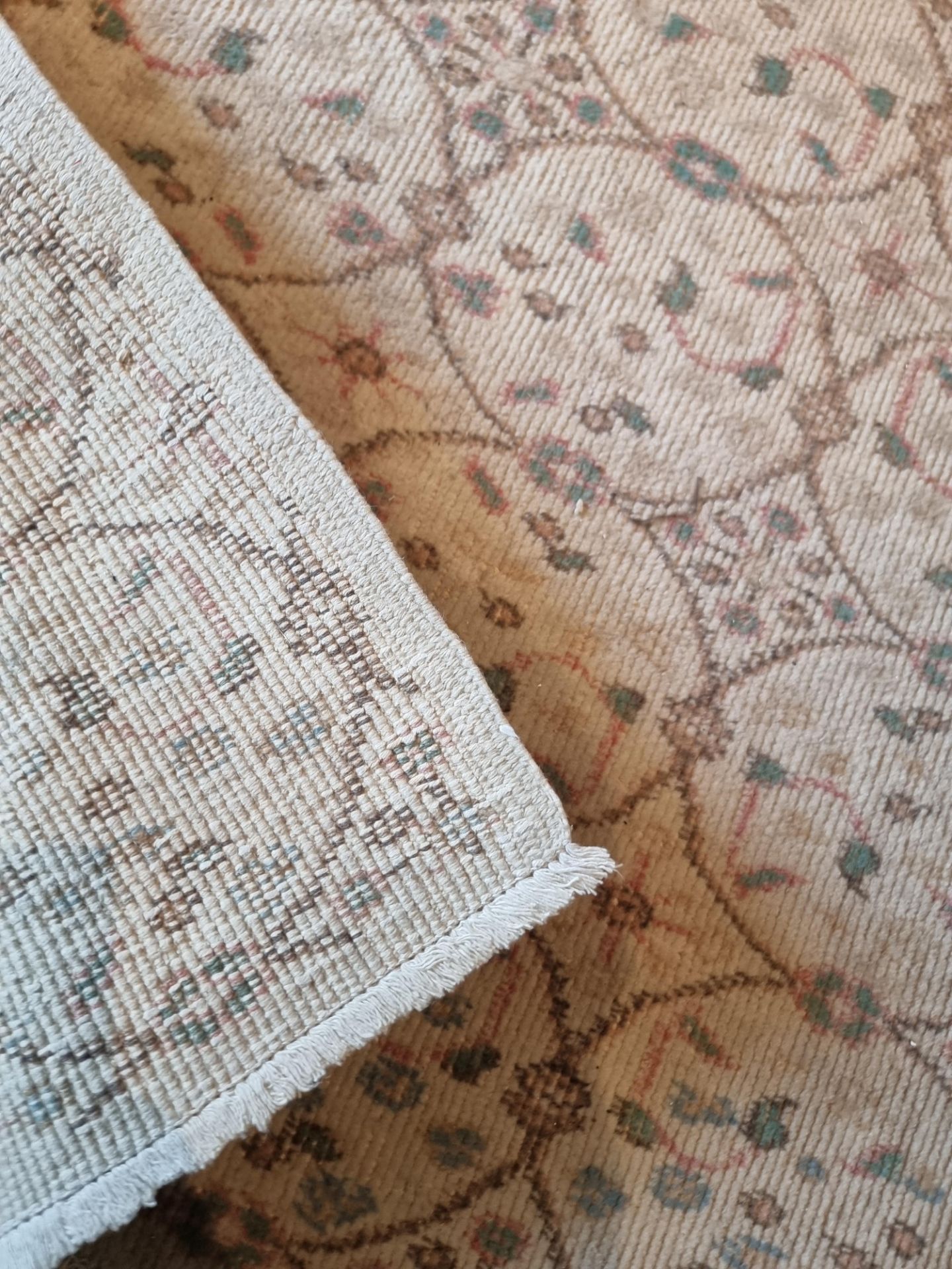 A cream and pastel pattern hallway runner rug 3.3m x 89cm  (Apt 1) - Image 4 of 4