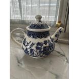 Vintage Churchill China Large 'Willow' Blue and White Transferware Teapot (Apt 1)