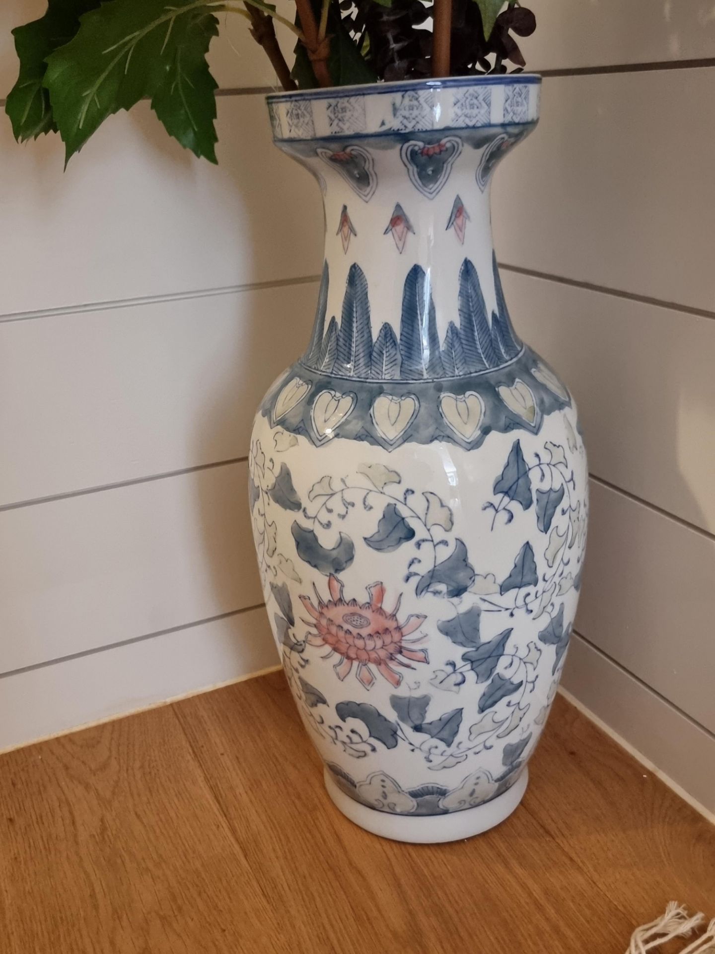 Vintage oriental floor vase hand painted and glazed porcelain 48cm tall (Apt 10) - Image 2 of 5