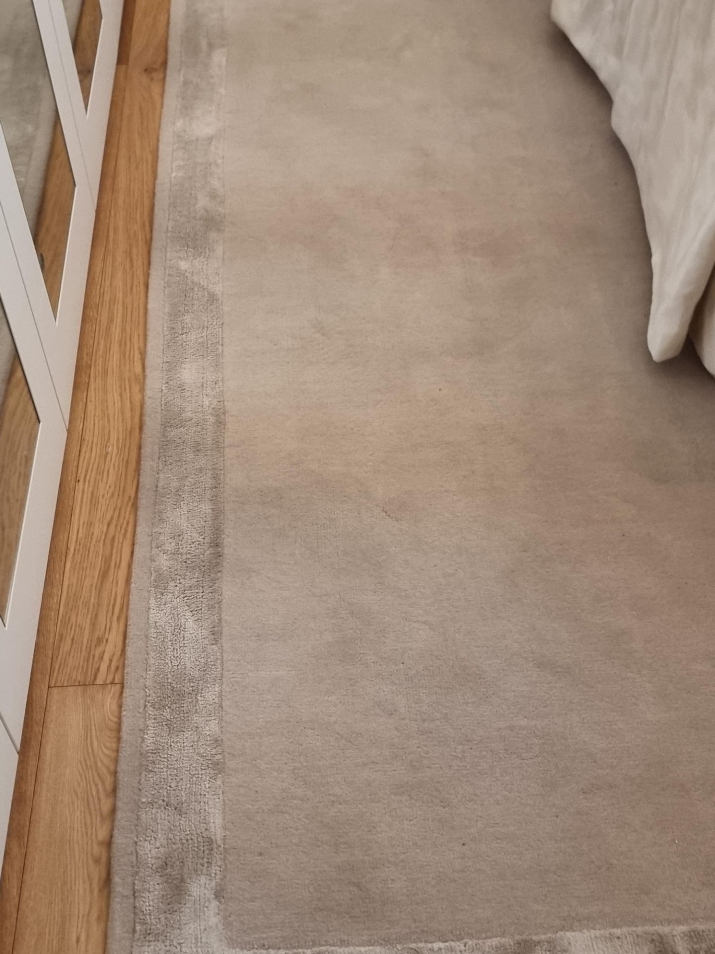 The Rug Company Holland Stone Silk Border rug Holland Stone is a warm and sophisticated neutral - Bild 2 aus 2