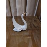 A pair of Elegant White Porcelain Swan Figurine with Golden Detail - Hollohaza Hungary 60s (Apt 10)