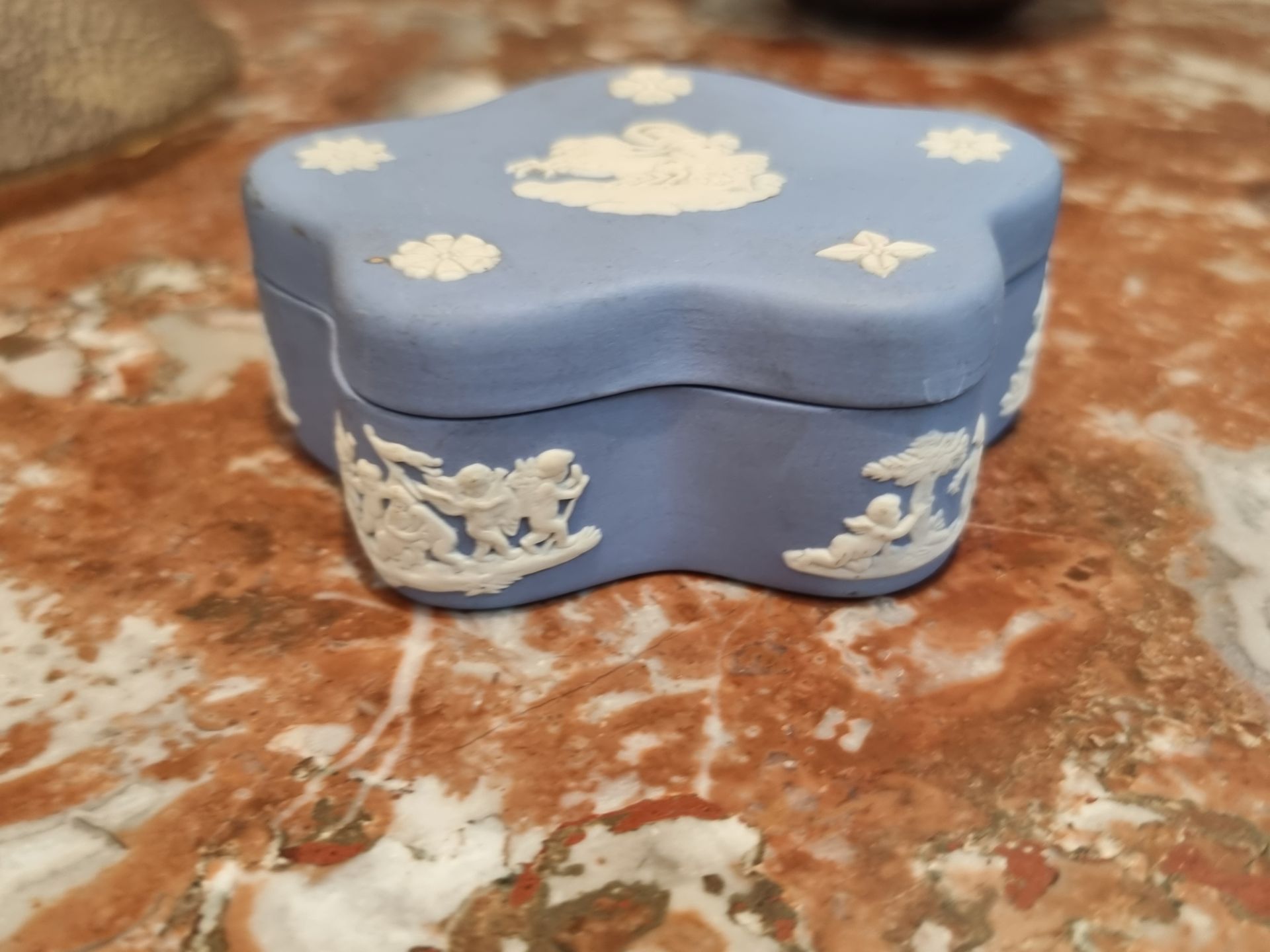 Vintage Wedgwood Blue Jasperware Trinket Ring Box With Cover Pentefoil Star Shape with Diana Chariot - Bild 3 aus 3