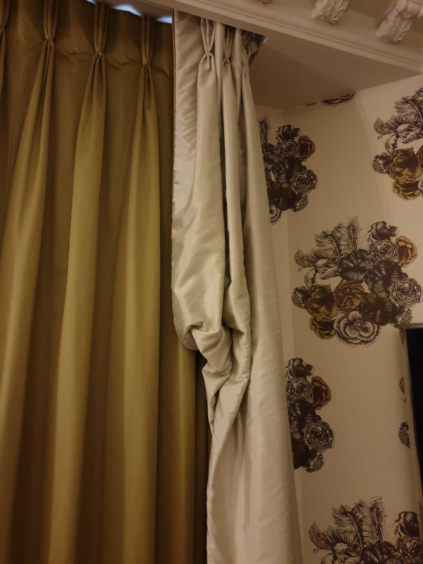 A Pair Of Silk Drapes And Jabots Green And Grey With Piped Trim 220 x 280cm (Room 740) - Image 2 of 2