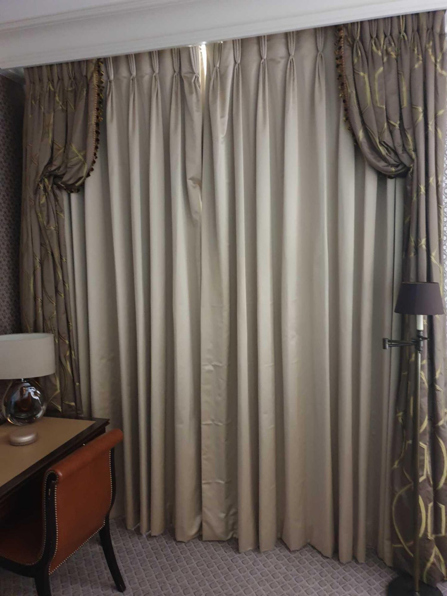 A Pair Of Silk Drapes And Jabots With Green And Grey Chain Pattern Tassels And Piping 220 x 280cm ( - Image 4 of 4