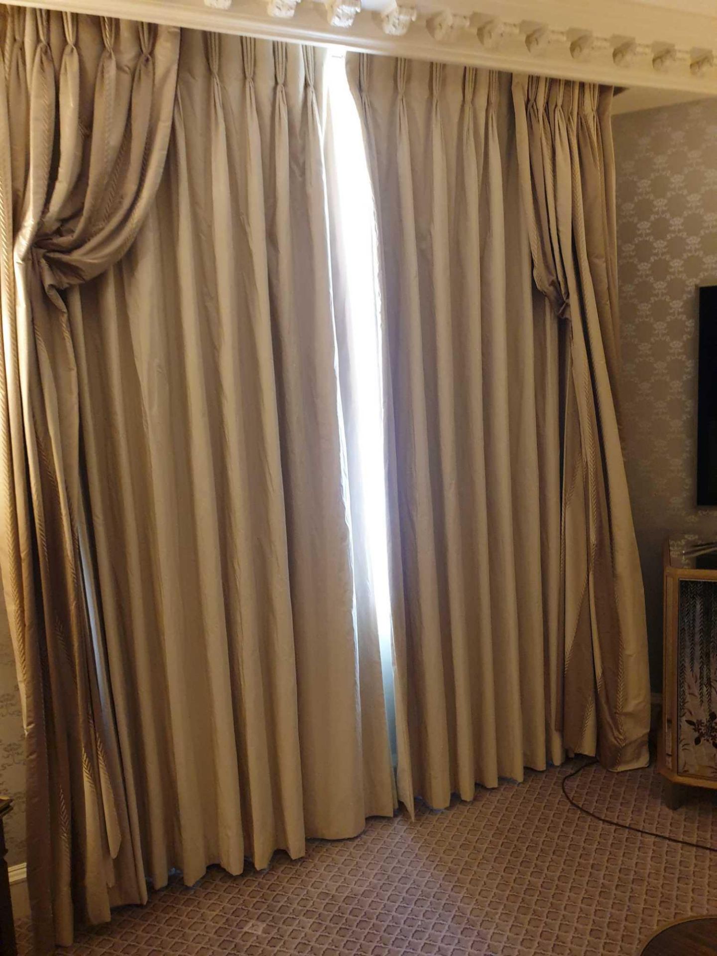 A Pair Of Silk Drapes And Jabots Gold And Dark Gold Stripes With Piping 220 x 280cm (Room 721) - Image 3 of 4