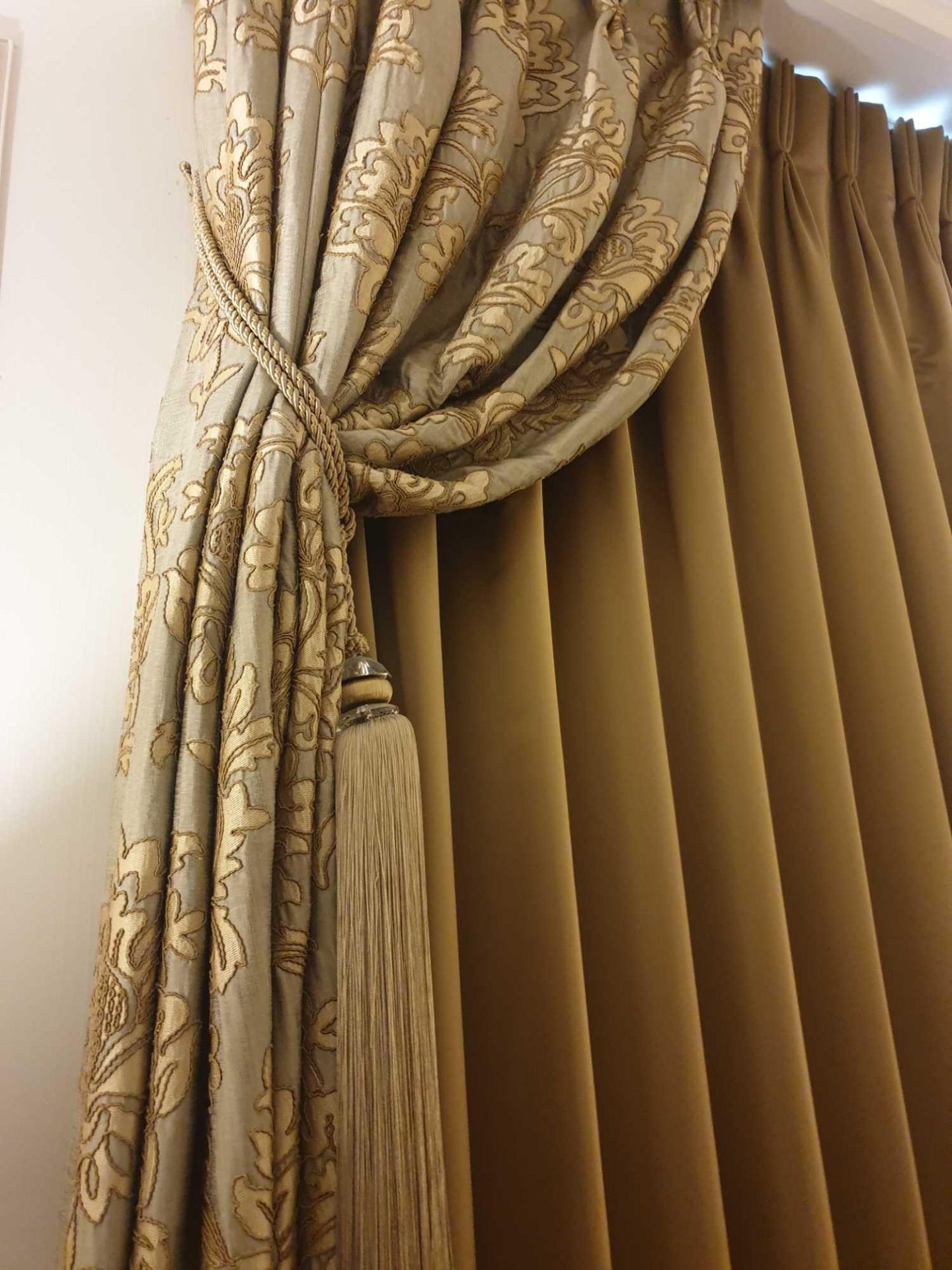 A Pair Of Silk Drapes And Jabots 220 x 280cm (Room 702 & 703) - Image 2 of 2