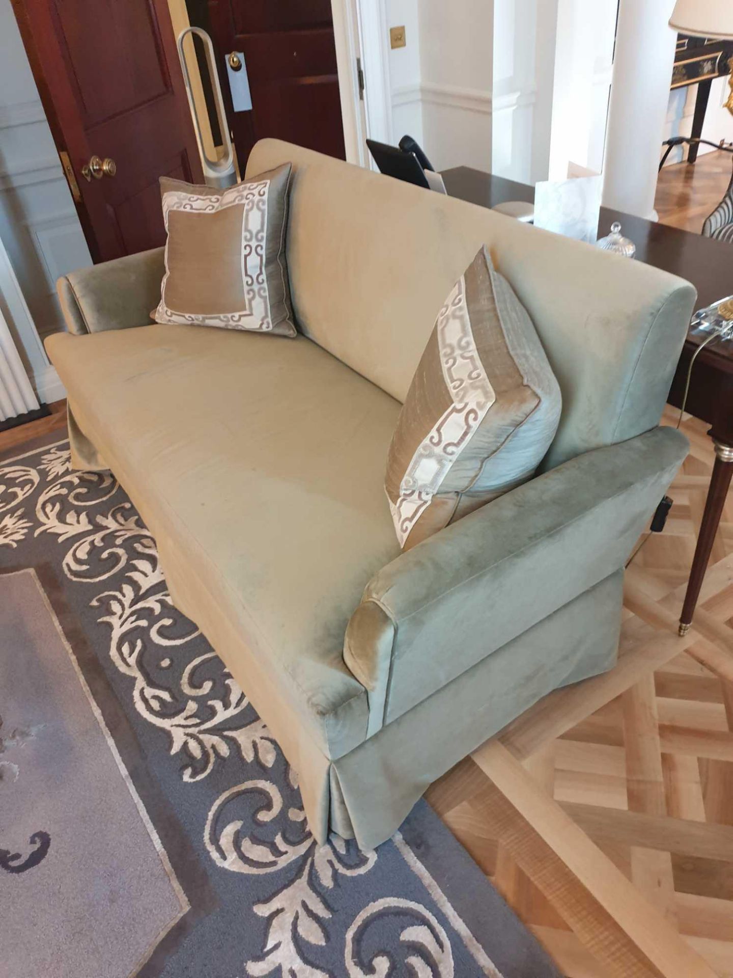 Classic Upholstered 3 Seater Sofa In Light Brown Fabric Complete With Scatter Cushions 190 x 100 x - Image 2 of 2