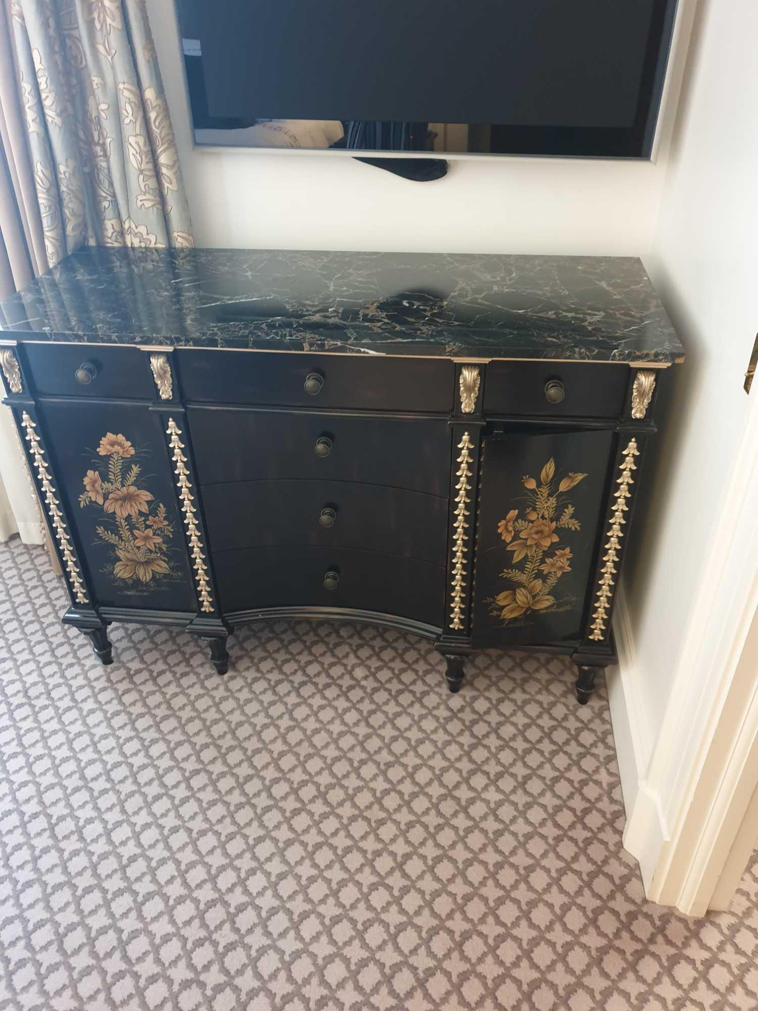 Black Lacquer Hand Decorated Chinoiserie Serpentine Commode By Restall Brown And Clennell The Six - Image 3 of 3