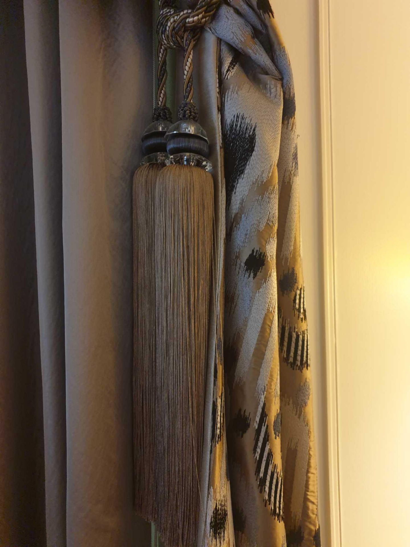 A Pair Of Silk Drapes And Jabots Abstract Pattern Featuring Stripes And Spots Trim And Tassels 140 x - Image 3 of 3