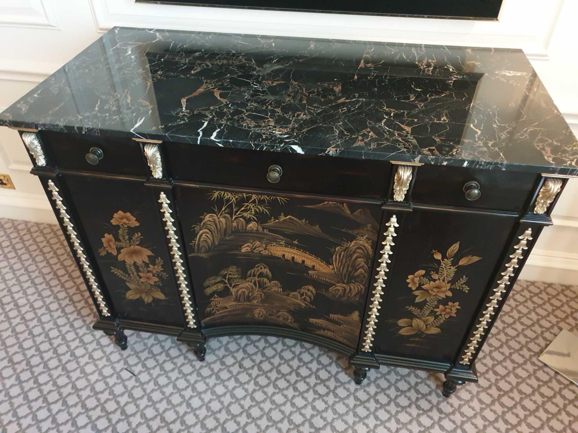 Black Lacquer Hand Decorated Chinoiserie Serpentine Commode By Restall Brown And Clennell The Six - Image 3 of 4