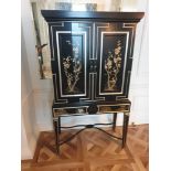 English Georgian Style Black Lacquered Chinoiserie Gilded Cocktail Cabinet Martini Bar Bifold Two