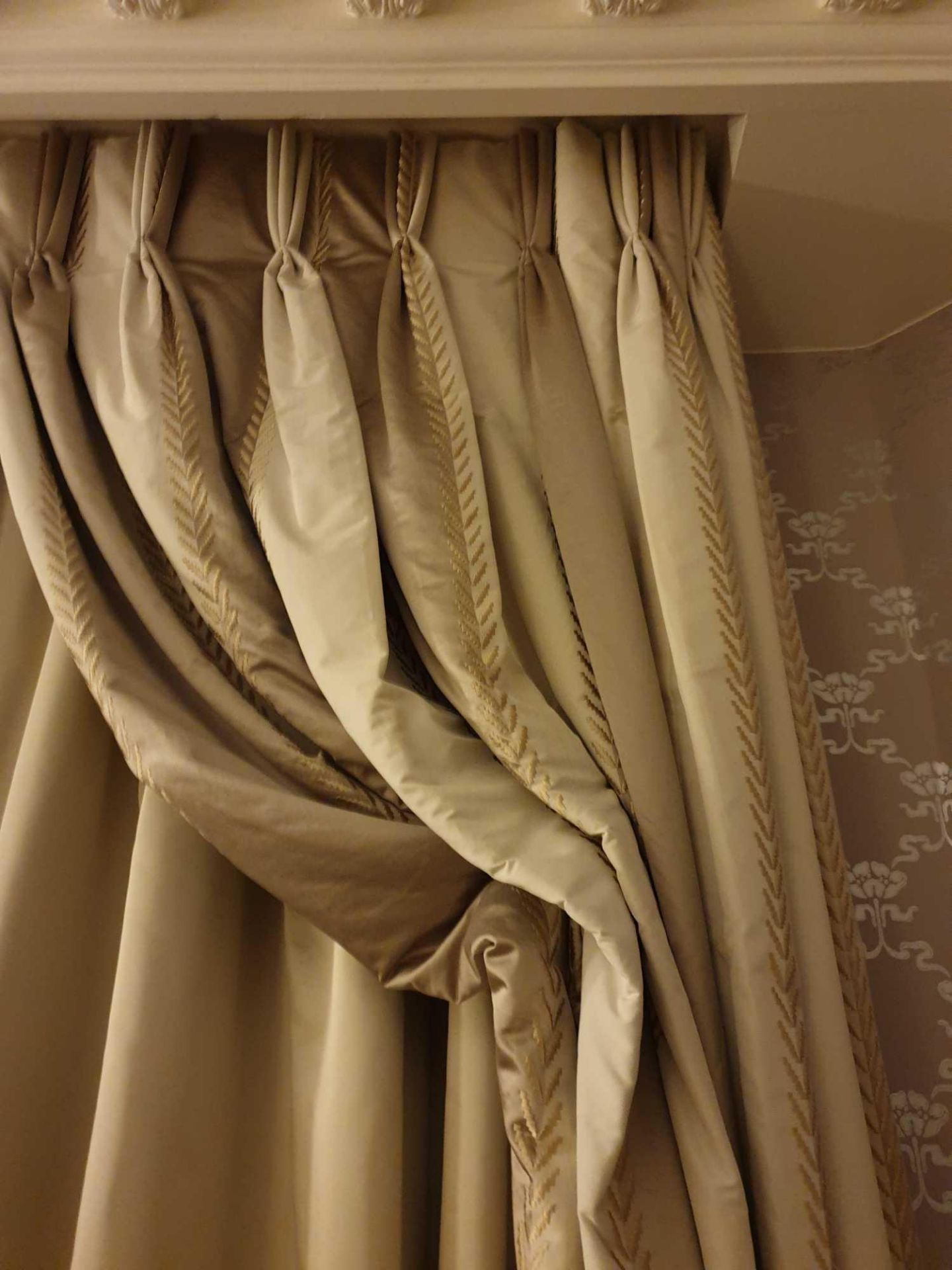 A Pair Of Silk Drapes And Jabots In Pale Gold And Dark Gold Large Stripes With Intermittent Gold - Image 2 of 3