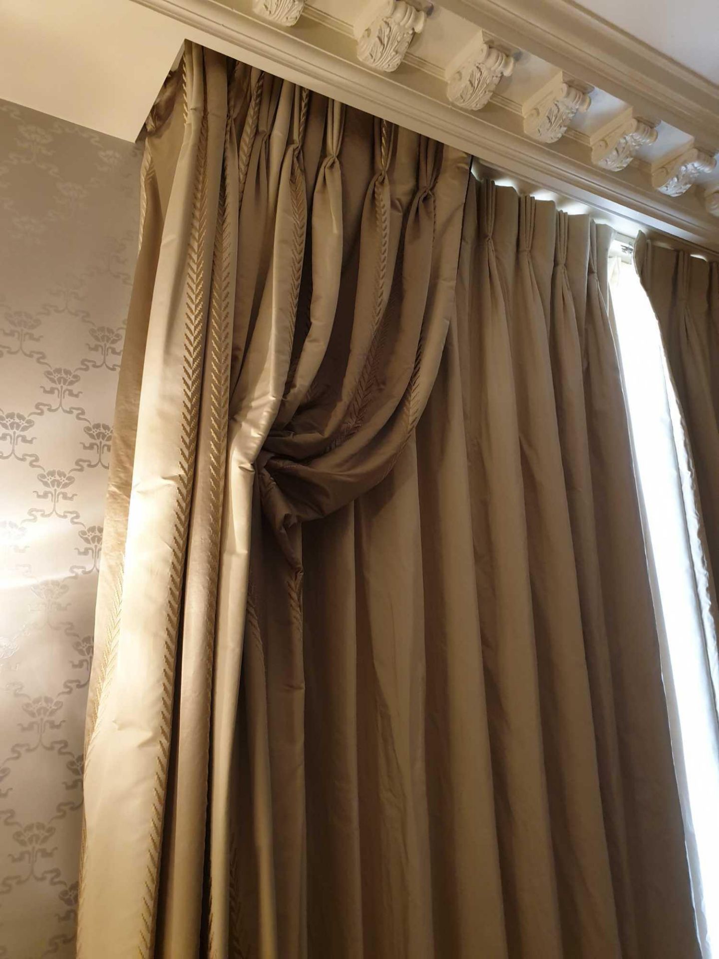 A Pair Of Silk Drapes And Jabots Gold And Dark Gold Stripes With Piping 220 x 280cm (Room 721) - Image 2 of 4