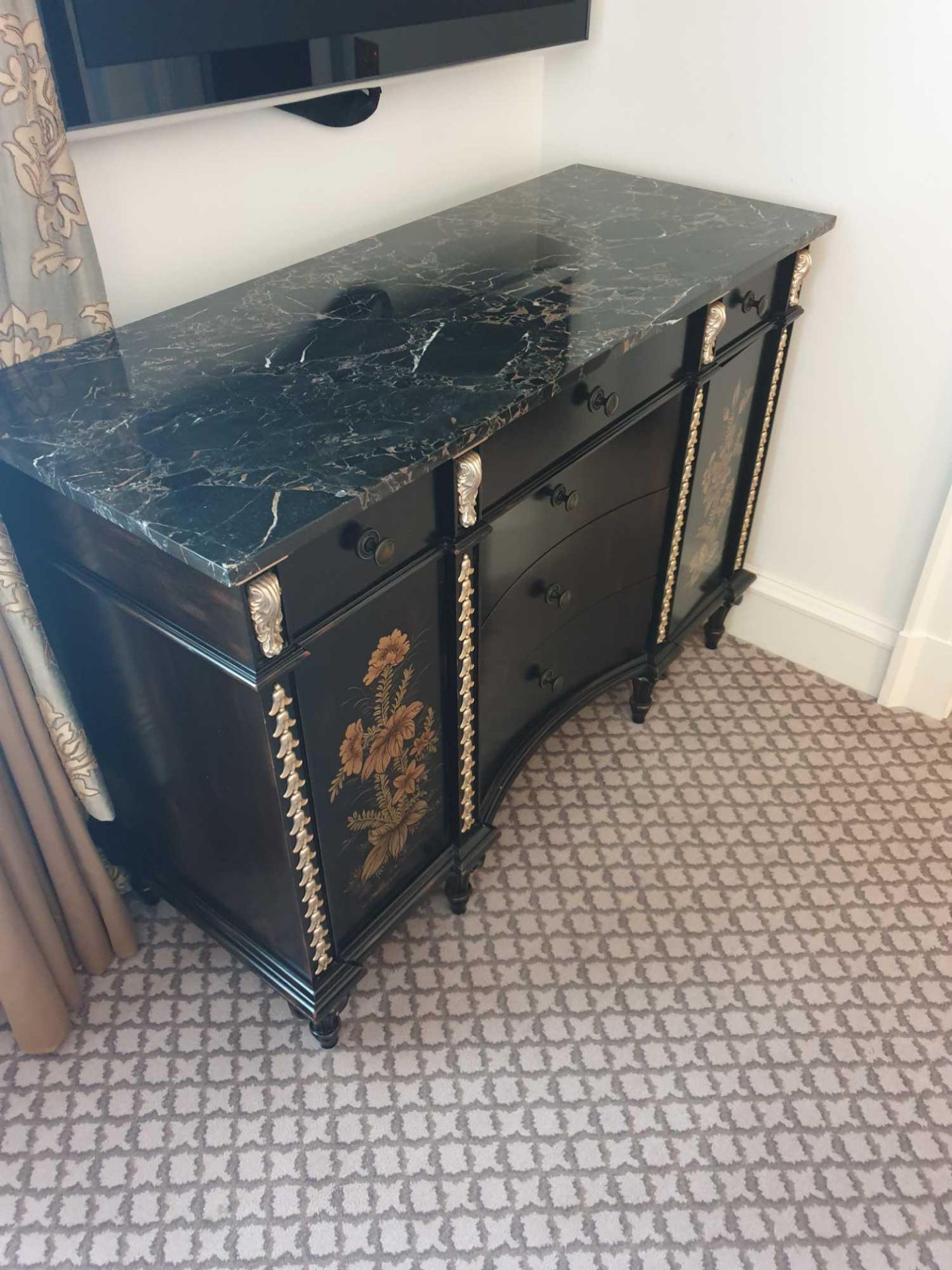 Black Lacquer Hand Decorated Chinoiserie Serpentine Commode By Restall Brown And Clennell The Six - Image 2 of 3