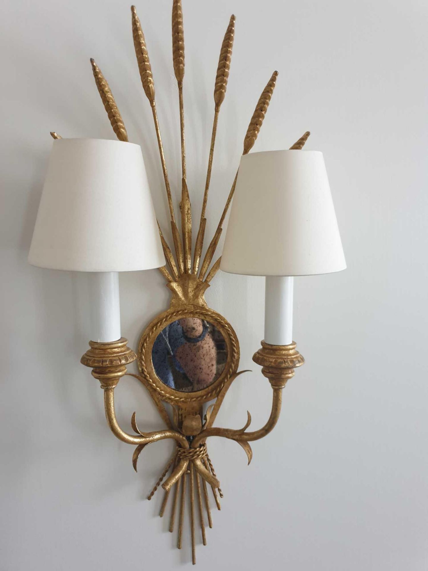 A Pair Of Wall Appliques Twin Arm In A Elegant Wheatsheaf Motif And A Small Decorative Mirror - Bild 2 aus 2