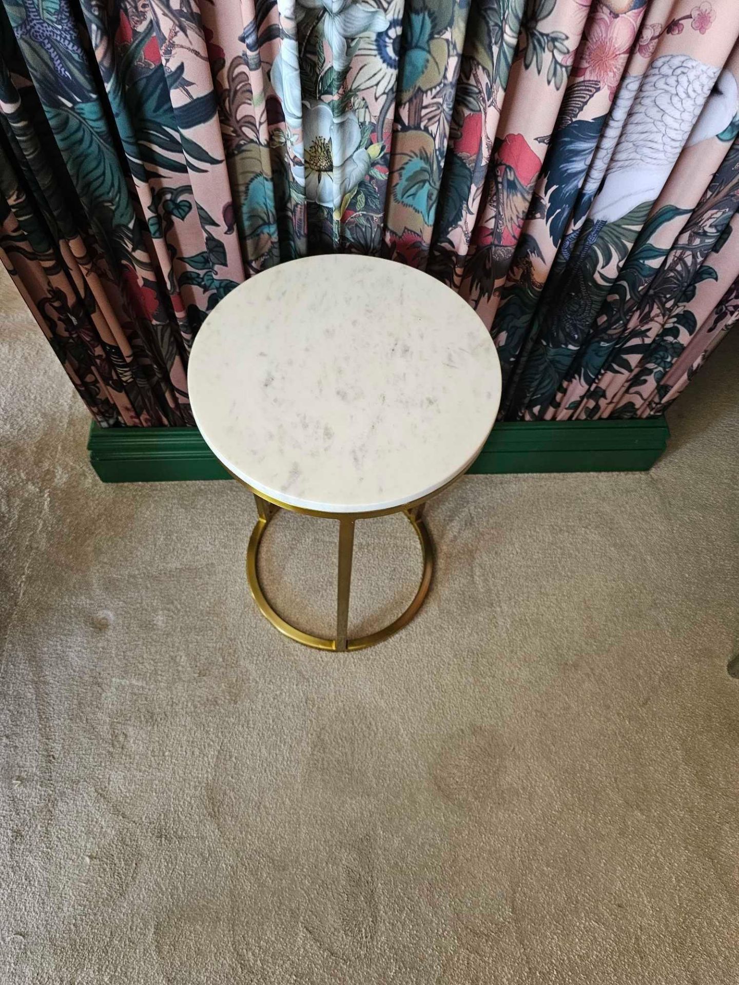 A single marble top side table 31 x 50cm - Image 3 of 3