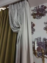 A Pair Of Green Silk Drapes And Jabots 150 x 260cm (ref Dorch 13)