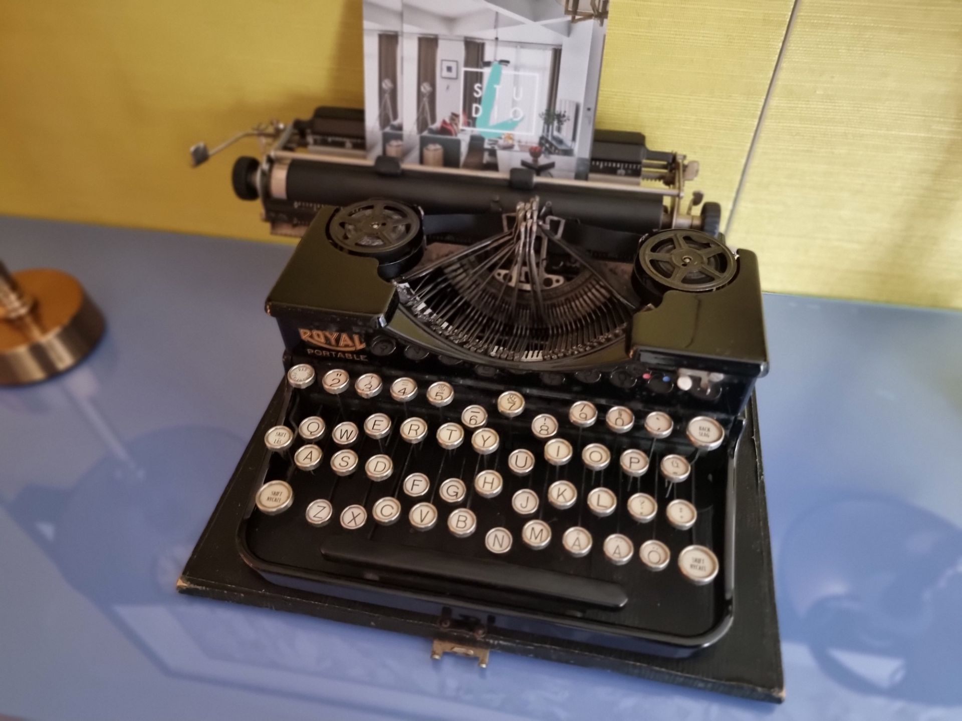 A Royal Portable American Black Typewriter 1930s (Apt 16) - Image 2 of 3