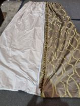 A Pair Of Silk Drapes And Jabots Green And Pattern With Tassel Detail 252 x 272cm (Ref Dorch17)